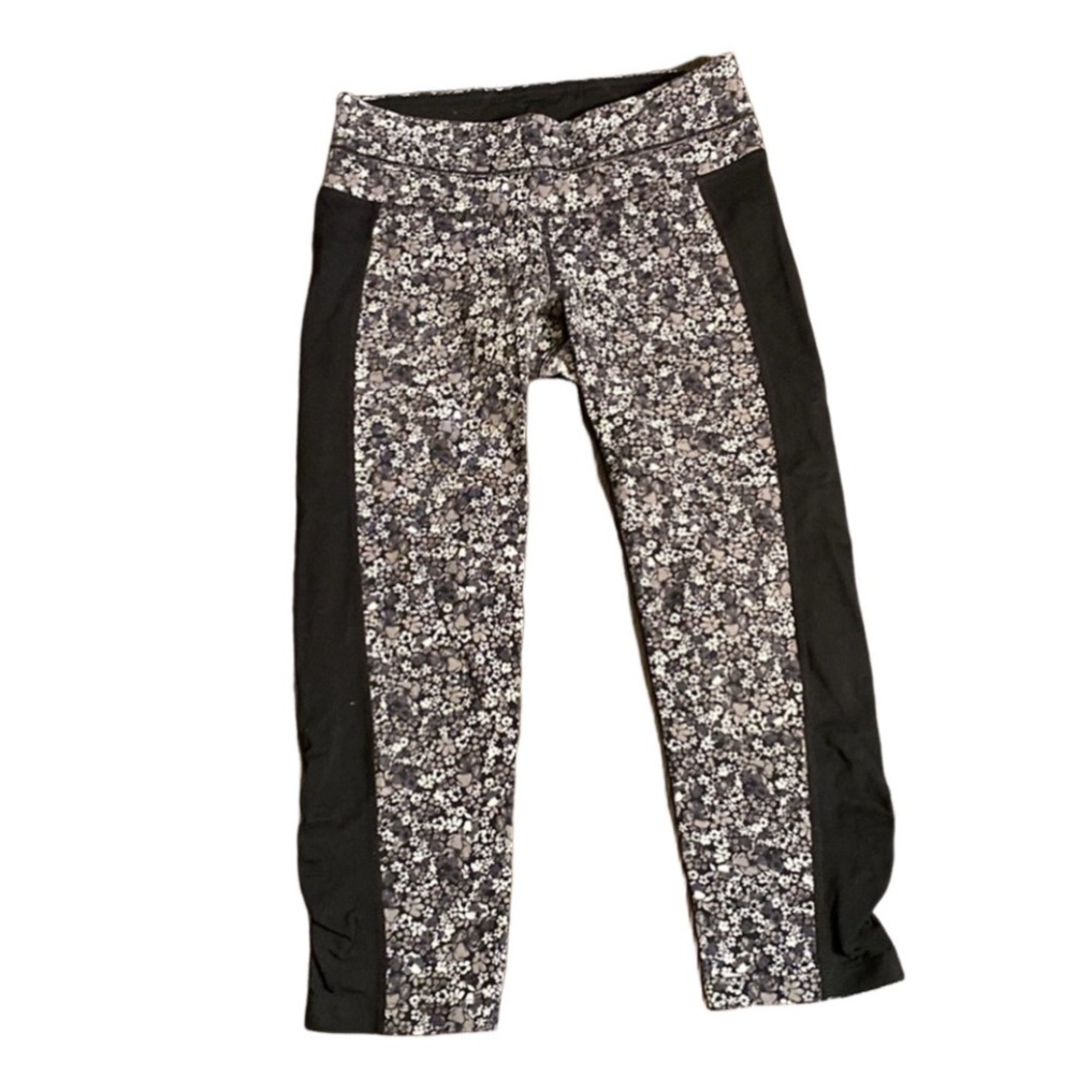 Athleta crop length leggings. Sz XS. Black, gray and white floral pattern - Picture 1 of 14